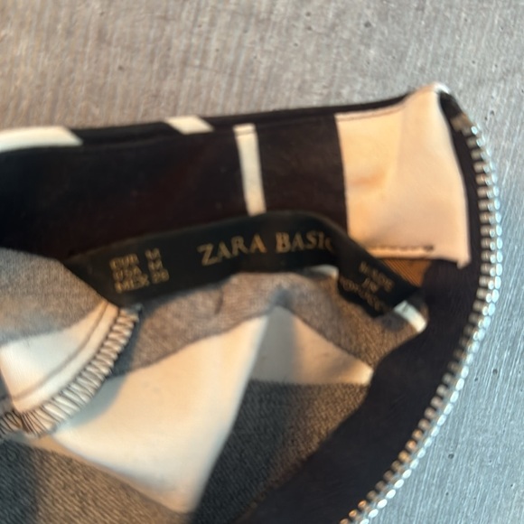 Zara Basic blocked black and white top - Picture 3 of 3